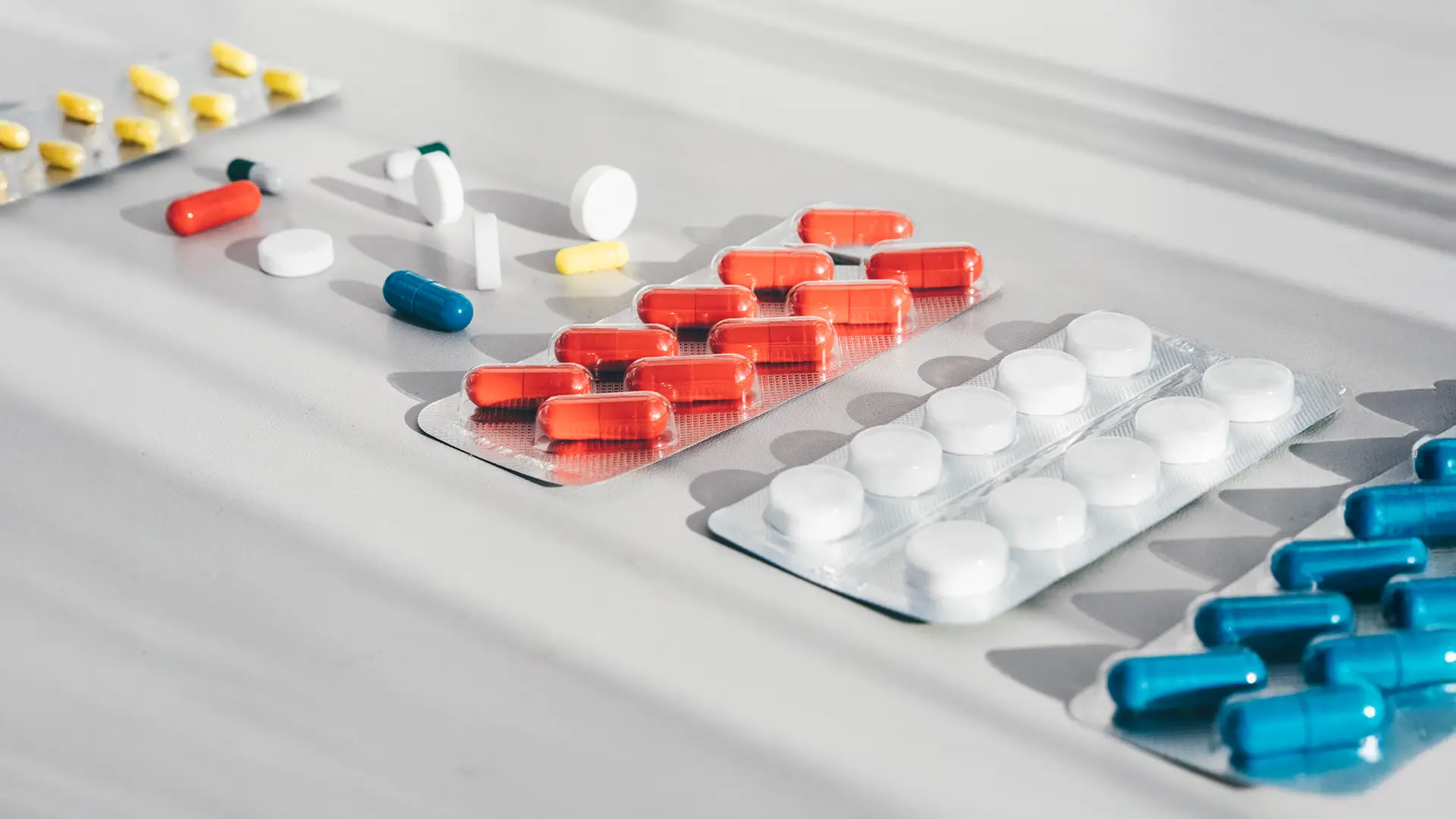 Private Label vs White Label | Encanto Nutraceutical Private Label vs White Label
