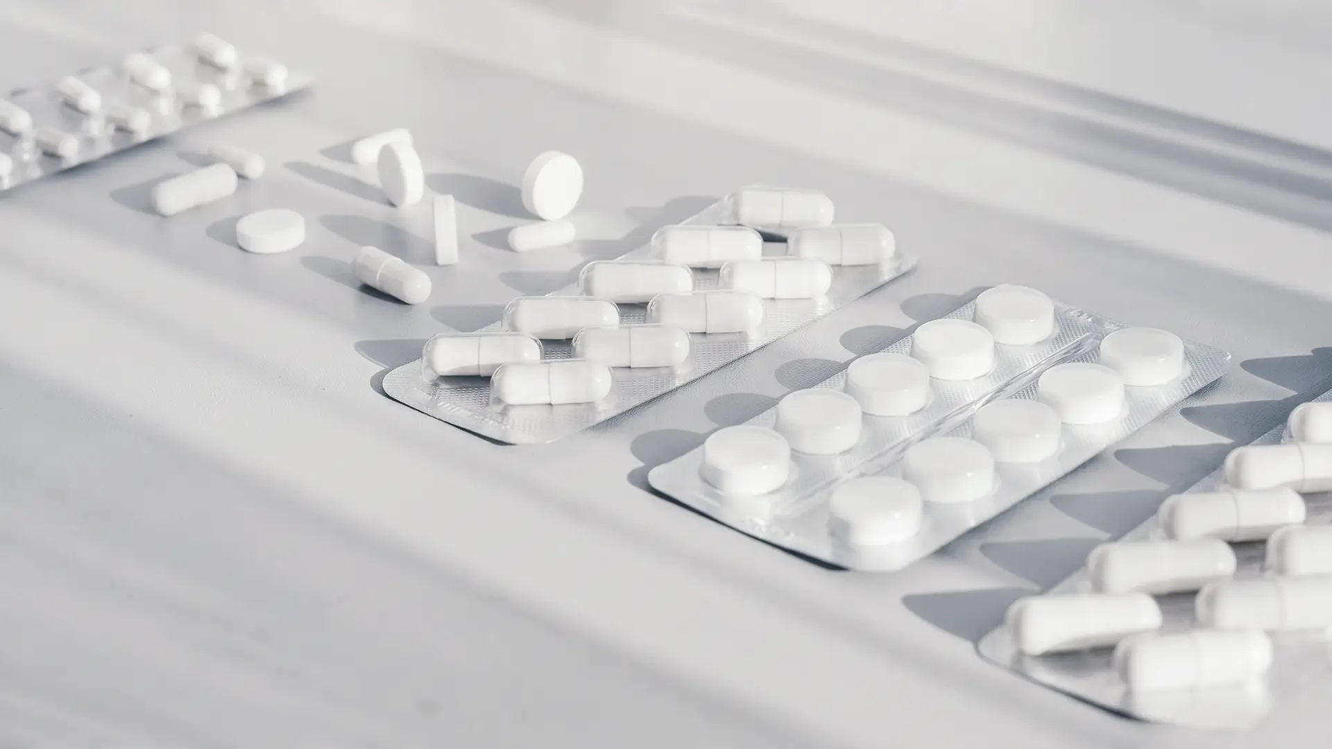 Private Label vs White Label | Encanto Nutraceutical Private Label vs White Label